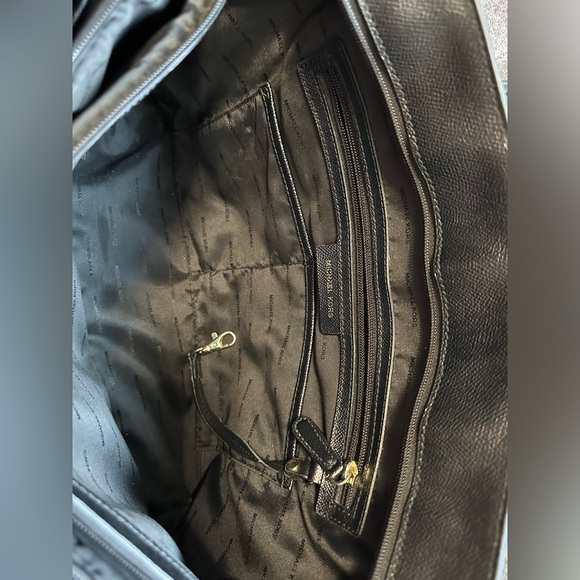 Michael Kors Voyager Medium Crossgrain Leather Tote Bag - Picture 11 of 12